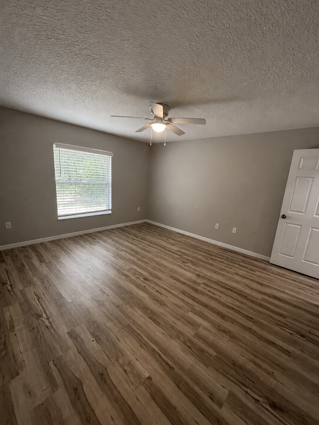 Photo - 12053 Centralia Rd