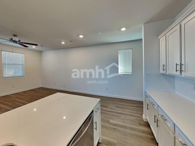 Photo - 9525 Harkes Dr