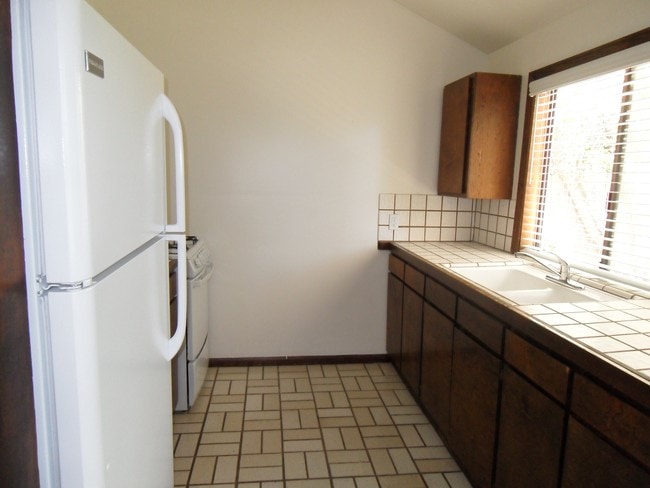 Cocina - 5332 Norwich Ave