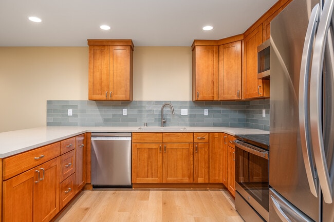 Photo - 2009 Davison Ave Unidad Basement Studio