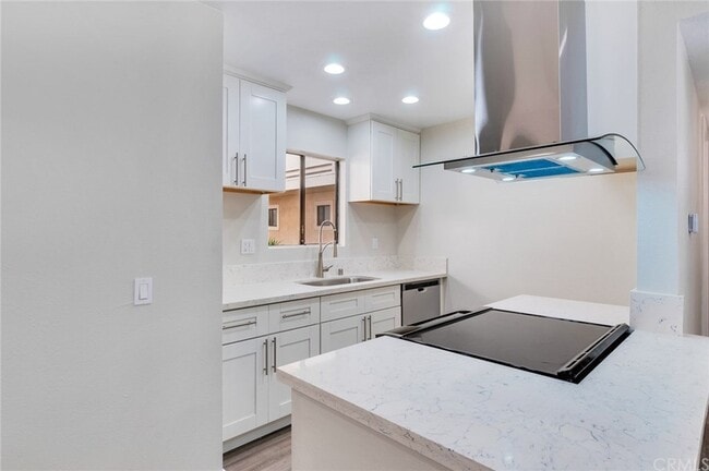 Photo - 2343 E 17th St Unidad 101