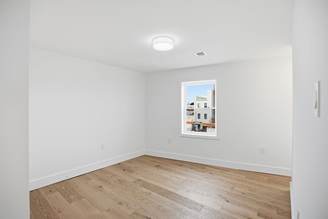 Building Photo - 2302 E Norris St Unit 3