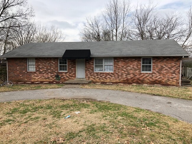 Building Photo - 4 bedroom near WKU!  New Cabinets and countertops.  New windows and paint.