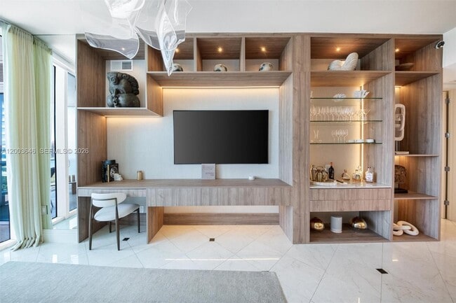 Photo - 100 South Pointe Dr Unit 702