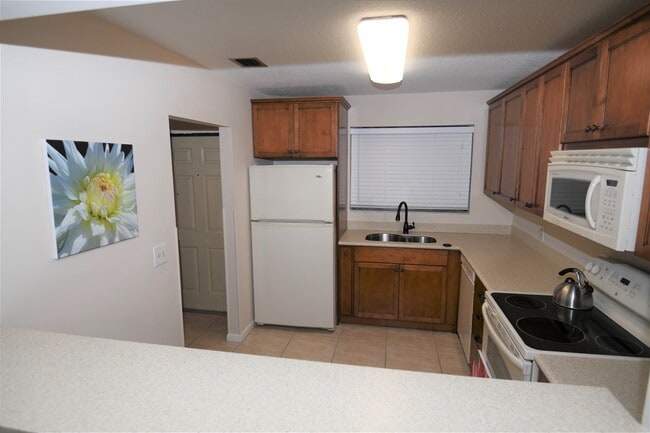 Large remodeled kitchen with Corian countertops. - 1291 SE Parkview Pl Unit I11