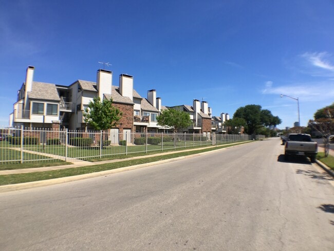 Photo - 3117 Sondra Dr Unit D108