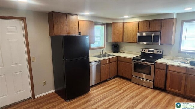 Photo - 2121 Grove St