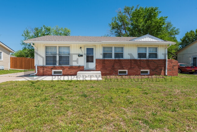 Building Photo - 3052 S Bonn Ave