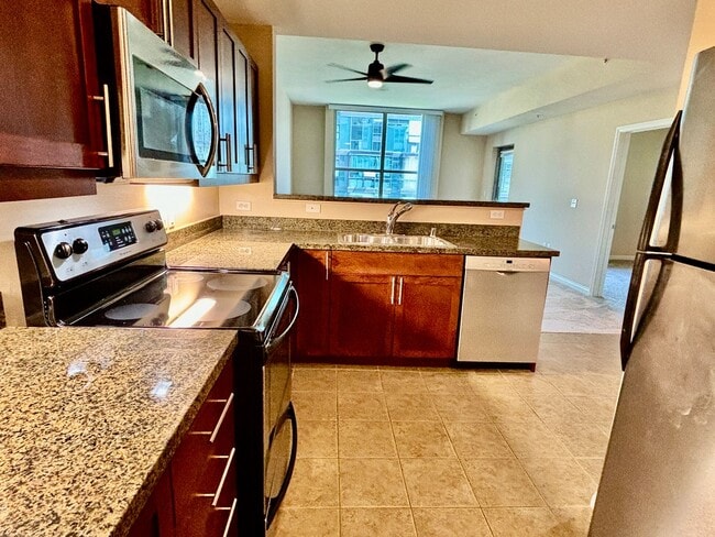 Building Photo - Beautiful Condo Adjacent to Petco Park - P... Unit 532