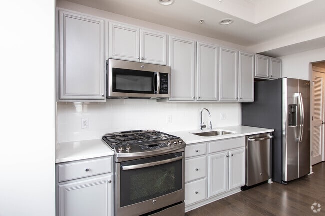 1BR, 1BA - 960 SF - Tower No. 96