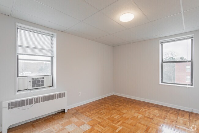 1BR, 1BA - 750SF