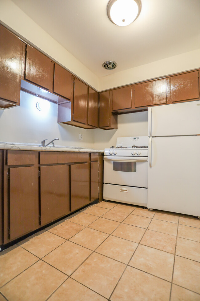 Photo - 5851 N Winthrop Ave Apartment Unit #301