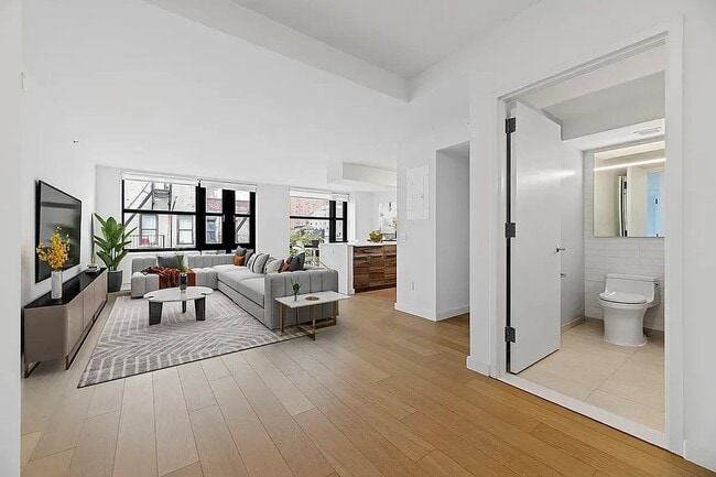 Building Photo - 171 Suffolk St Unit 4K