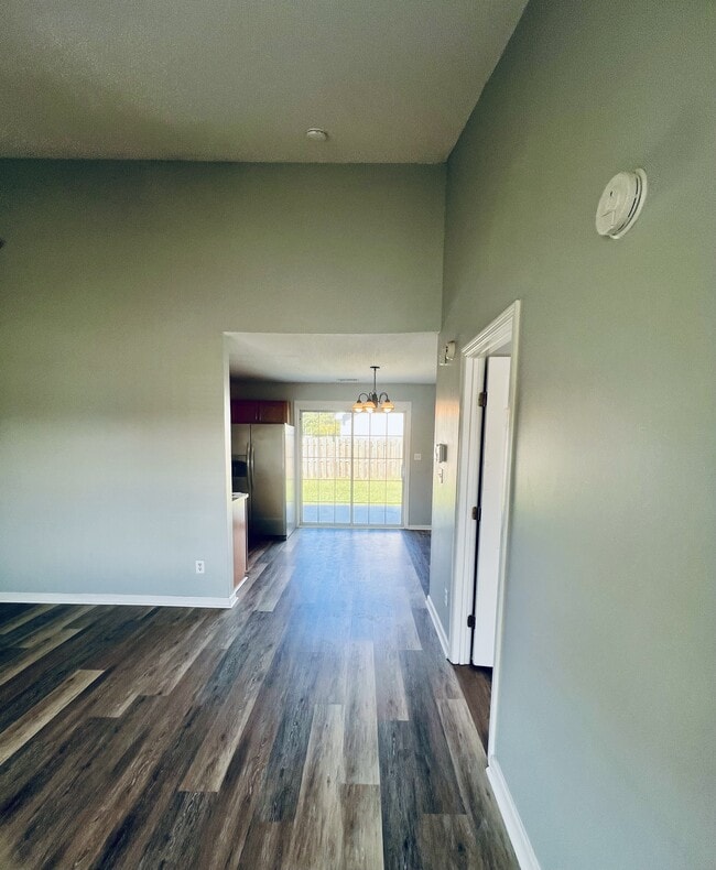 Photo - 105 Foxtrail Dr