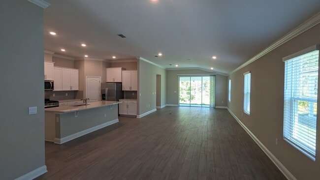 Photo - 106 Zancara St