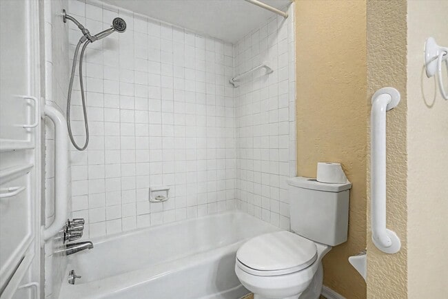 Building Photo - 7315 Foxside Ln