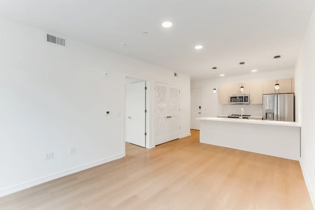 Photo - 1833 Hope St Unidad 4