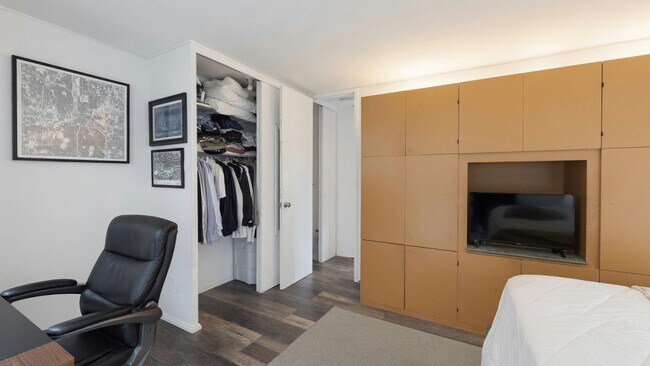 Photo - 2550 N Lakeview Ave Unit 614-15