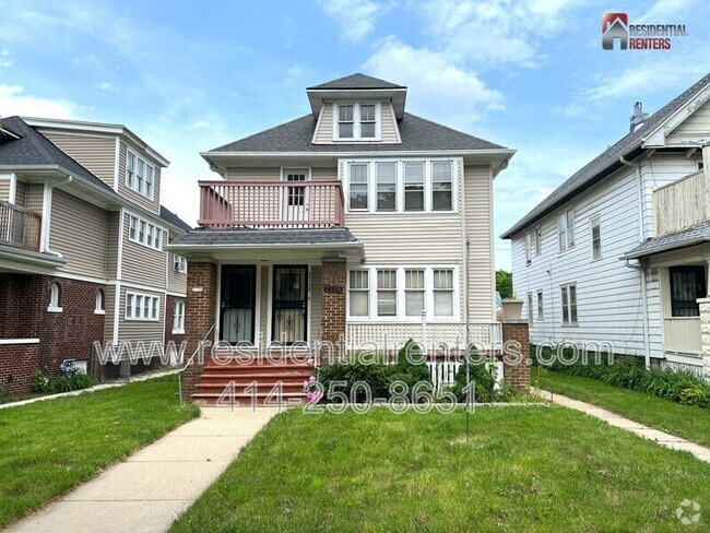 Building Photo - 2728 N 47th St Unit Lower Rental