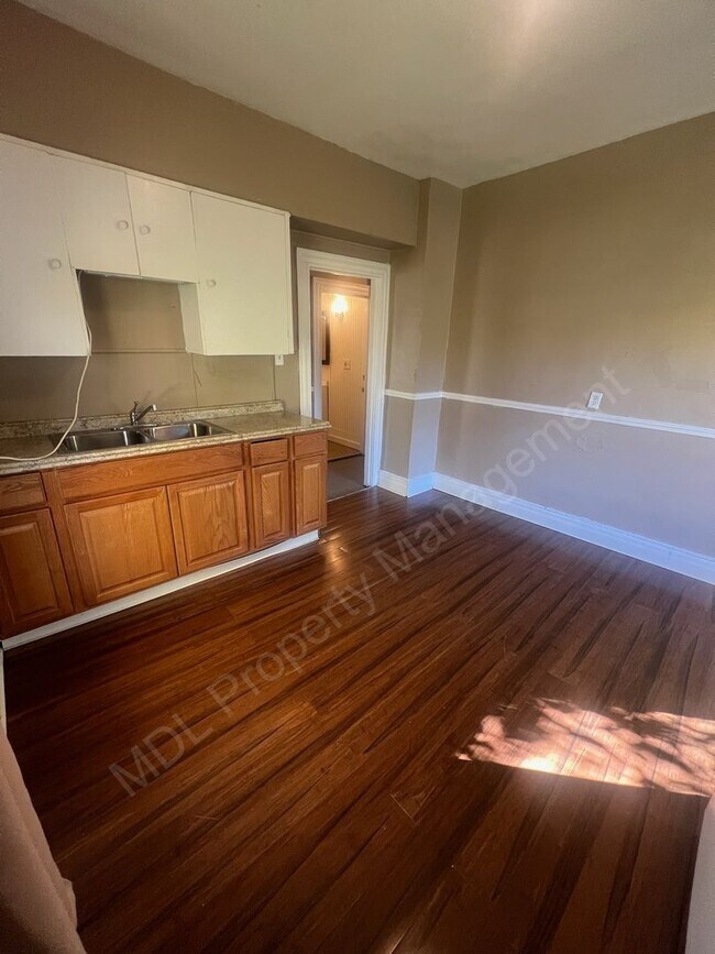 Photo - 707 N Woodbridge St Unidad 2