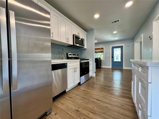 Building Photo - 4881 NE 2nd Ave Rental