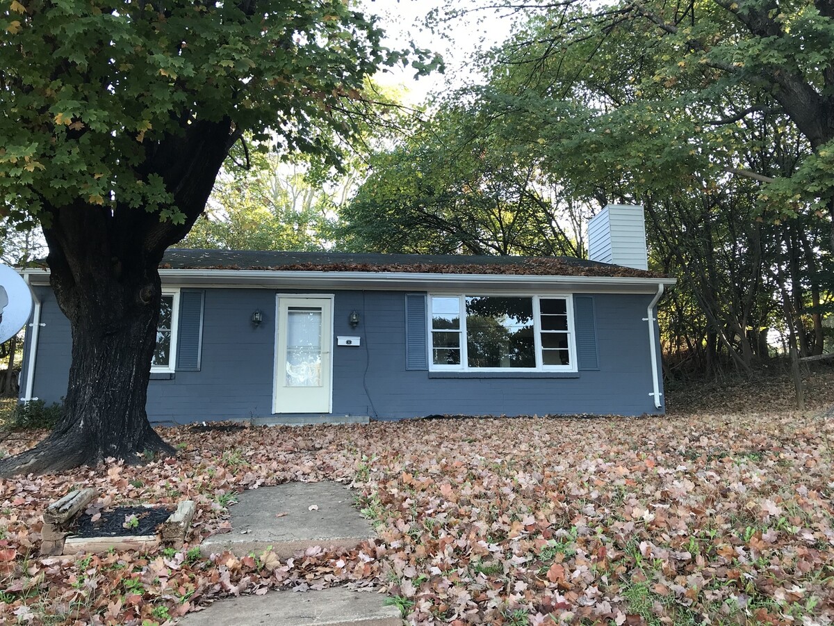 Single level brick house in Lynchburg - Single level brick house in Lynchburg