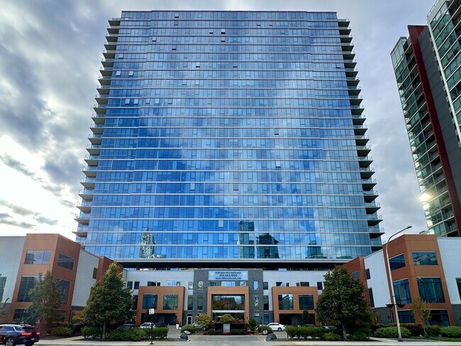 Building Photo - 1000 S Clark St Unit 5161