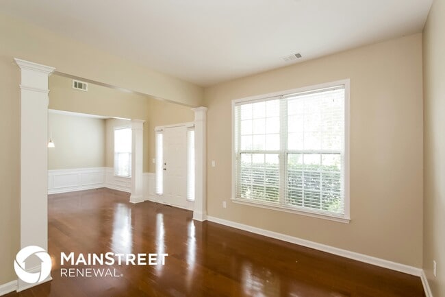 Photo - 3180 Elmendorf Dr NW