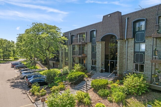 Photo - Beautiful 1 bedroom apartment Unit Country Club Manor