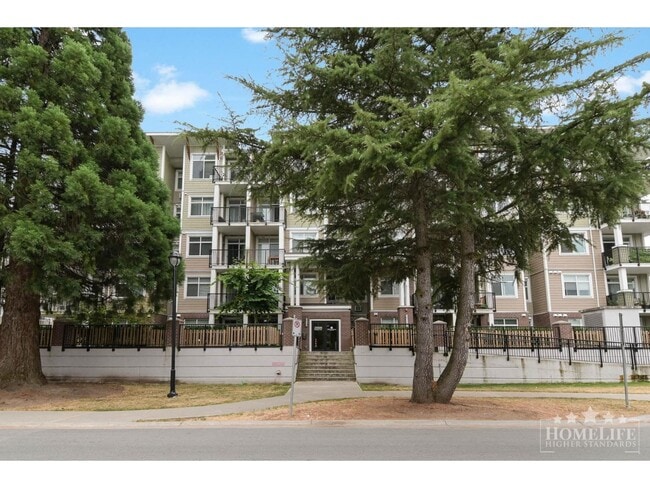 Photo - 20686 Eastleigh Crescent Unit 104