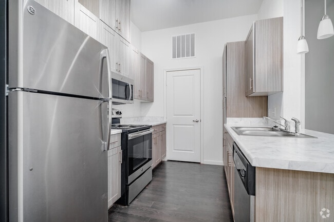2BR, 1BA - 910SF - Kitchen