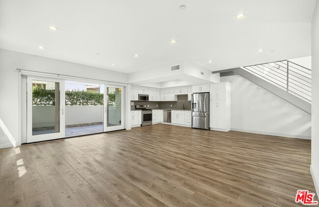 440 Palm Dr Unit 4
