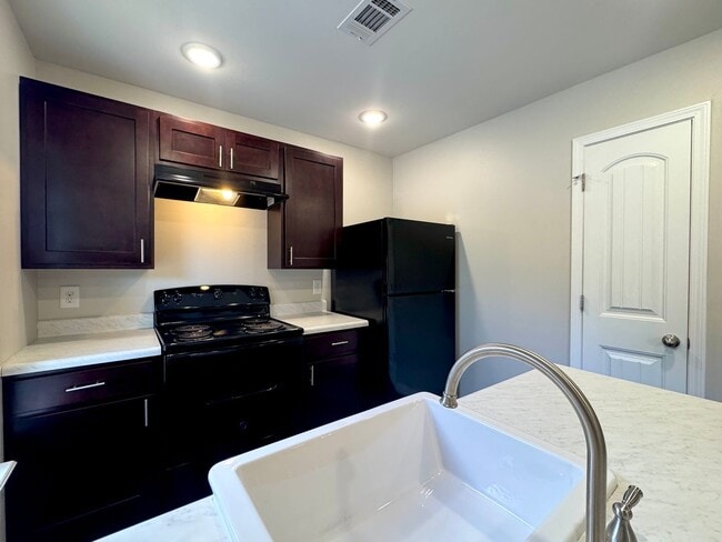 Photo - 2 Bedroom/2 Bathroom Triplex Unit in Southside