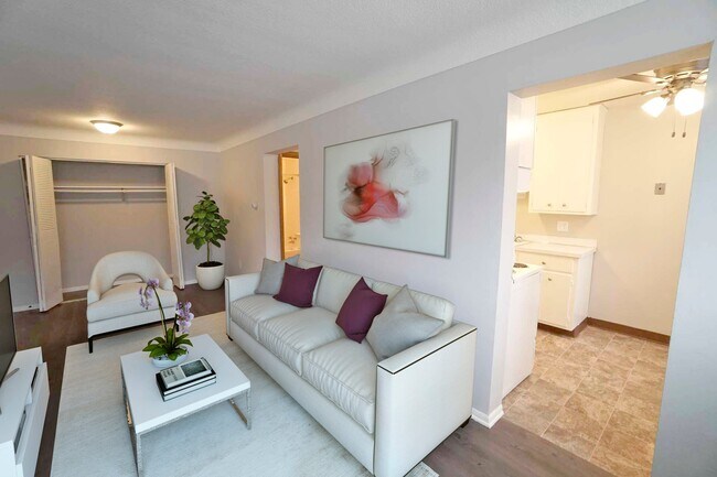 Photo - English Conway Place