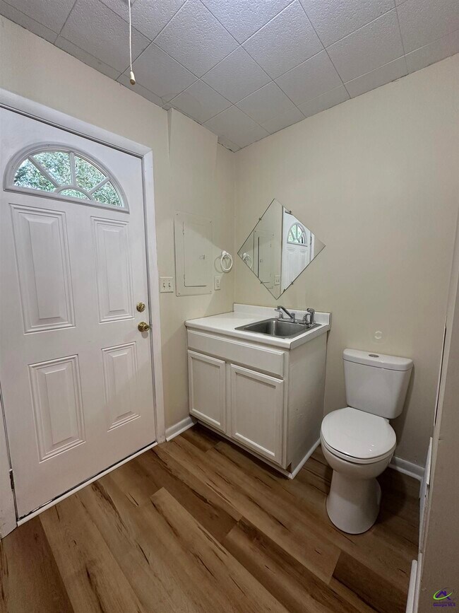 Photo - 2302 Macy Ave
