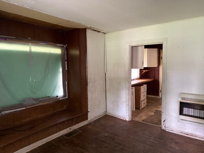 Photo - 2300 E Memorial Dr