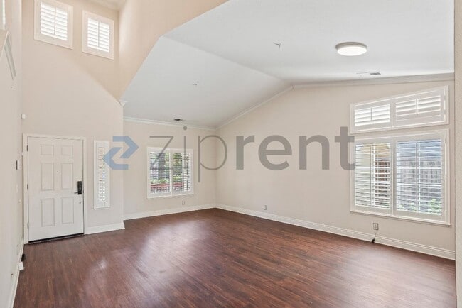 Photo - 1366 Jayhawk Ln