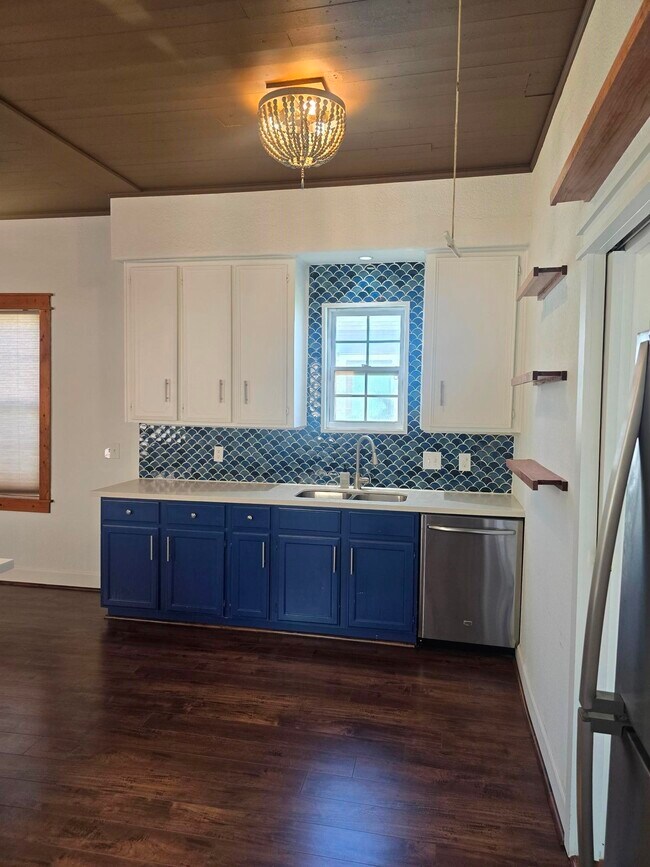 Building Photo - 4124 Avenue M 1/2