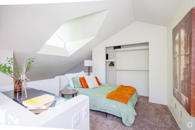 1BD, 1BA Loft - 475SF - Primary Bedroom