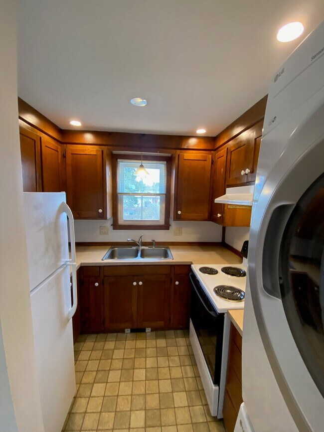 Photo - 19 Elm St Unit 2 Bedroom hardwood floors