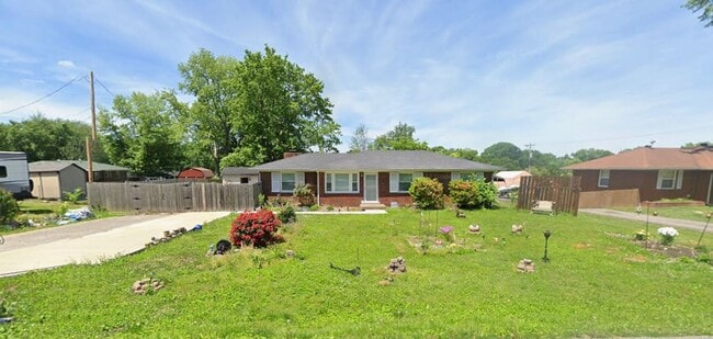 Building Photo - 3 bedroom 1 1/2 bath home with flex space for rent!