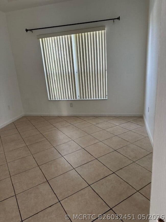 1056 NE 39th Ave