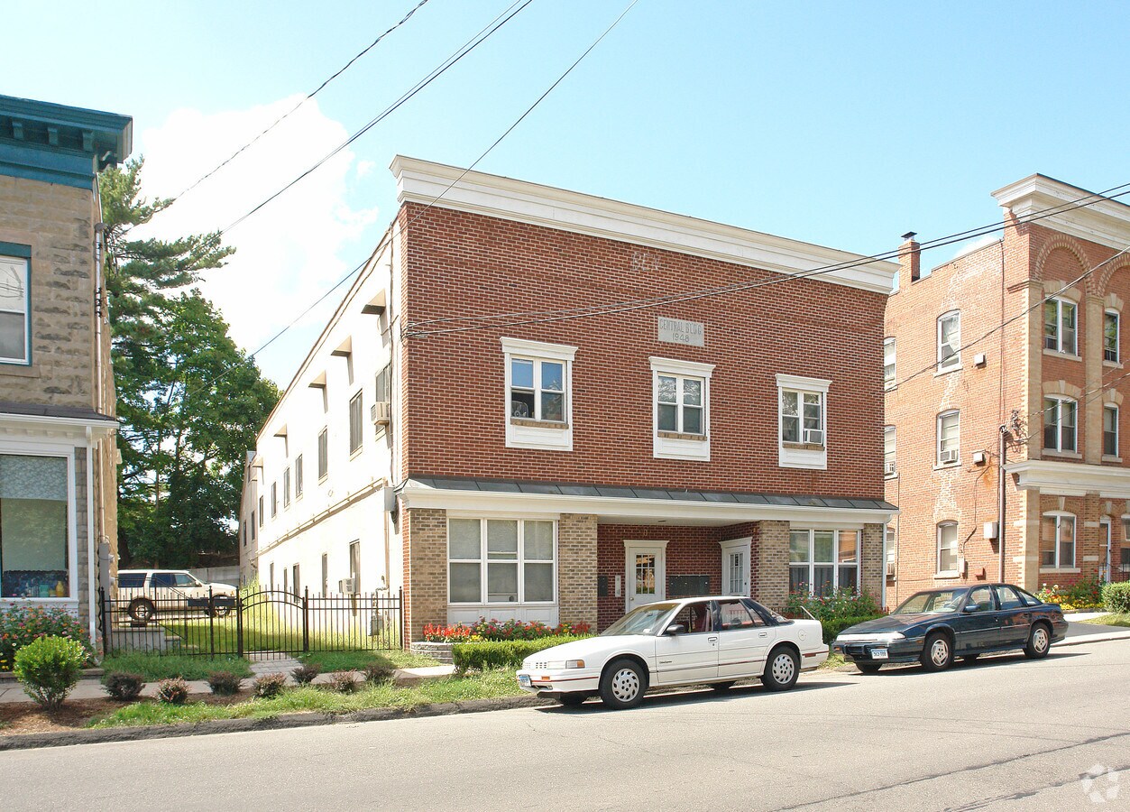 Exterior - Front - 205-207 Central St Apartments
