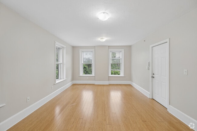 3BR, 1BA - 1,086SF - Unit 4 - Living Room
