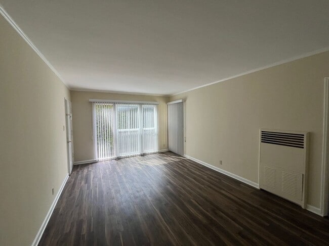 Building Photo - 132 N Maple St