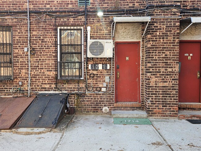 Building Photo - 202-15 Hollis Ave Unit R