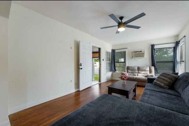 Photo - 1019 Chicago Blvd