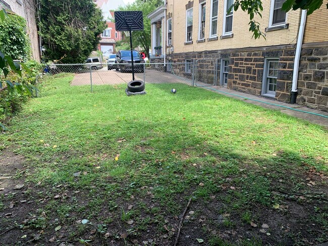 Photo - 418 Edgemont St