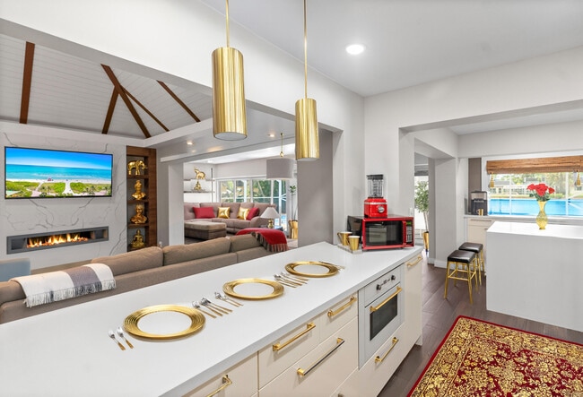 Photo - 6106 Royal Poinciana Ln