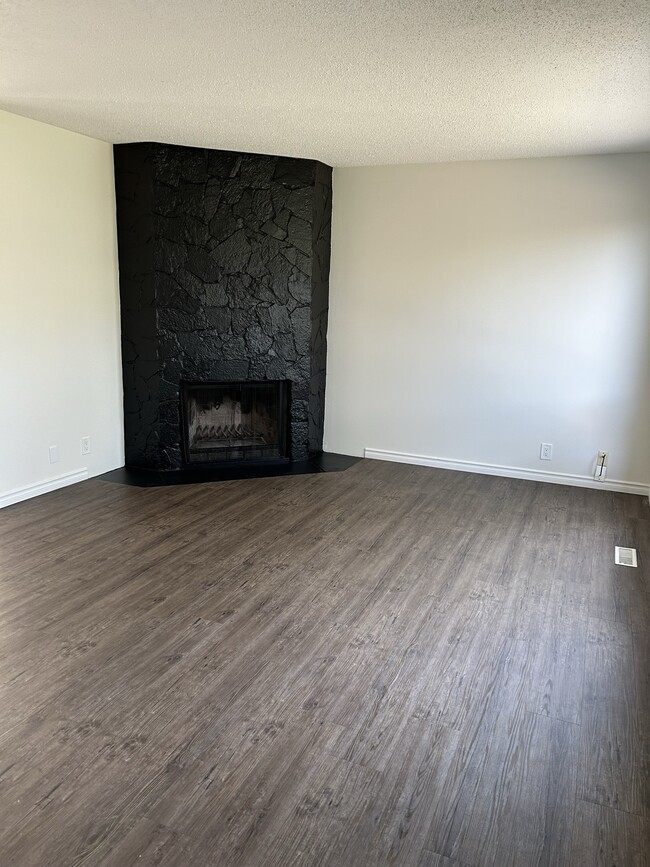 Photo - Beddington Heights Village